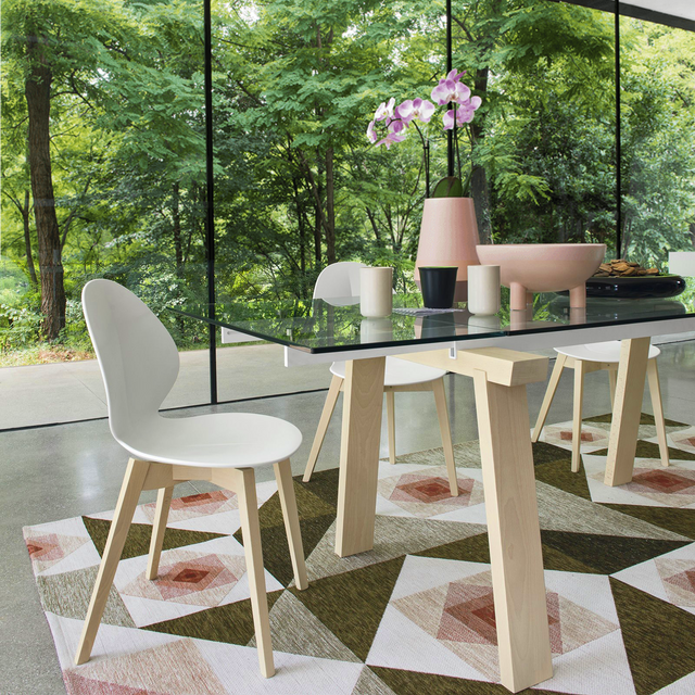 levante extendable dining table staged