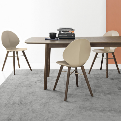 calligaris basil mw dining chair staged in nougat
