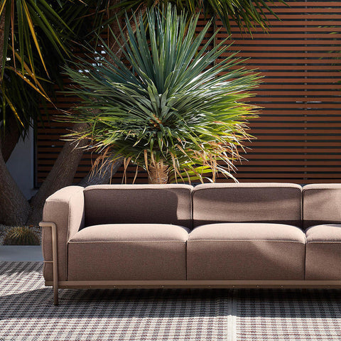 lc3 fauteuil grand confort outdoor sofa | cassina